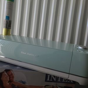 Cricut Exporer Air 2 Decal Maker